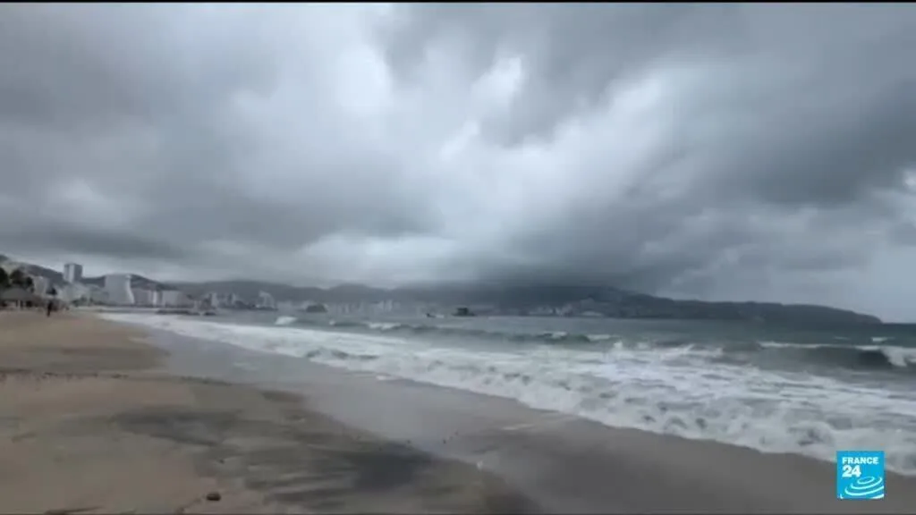Mexique : l'ouragan Polo se déchaîne, les autorités en alerte