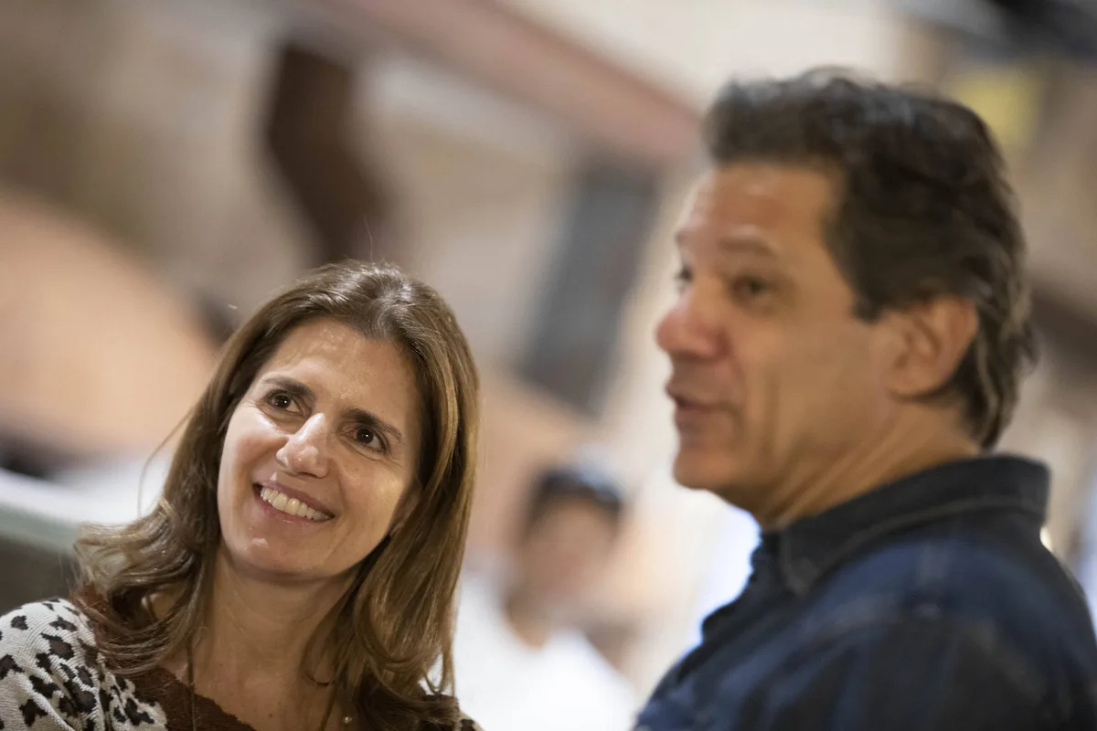Haddad pede investigação contra a Jovem Pan por fake news sobre sua esposa