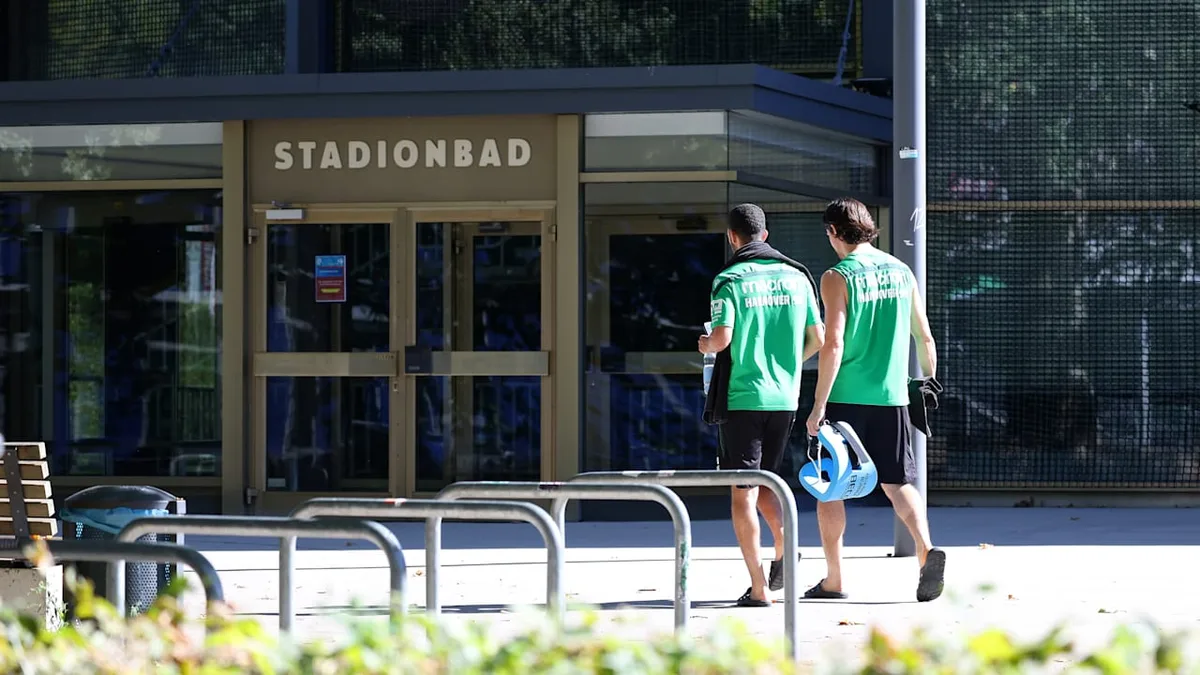 Nach der Trennung von Titz - Fünf Hannover-Stars im Schwimmbad