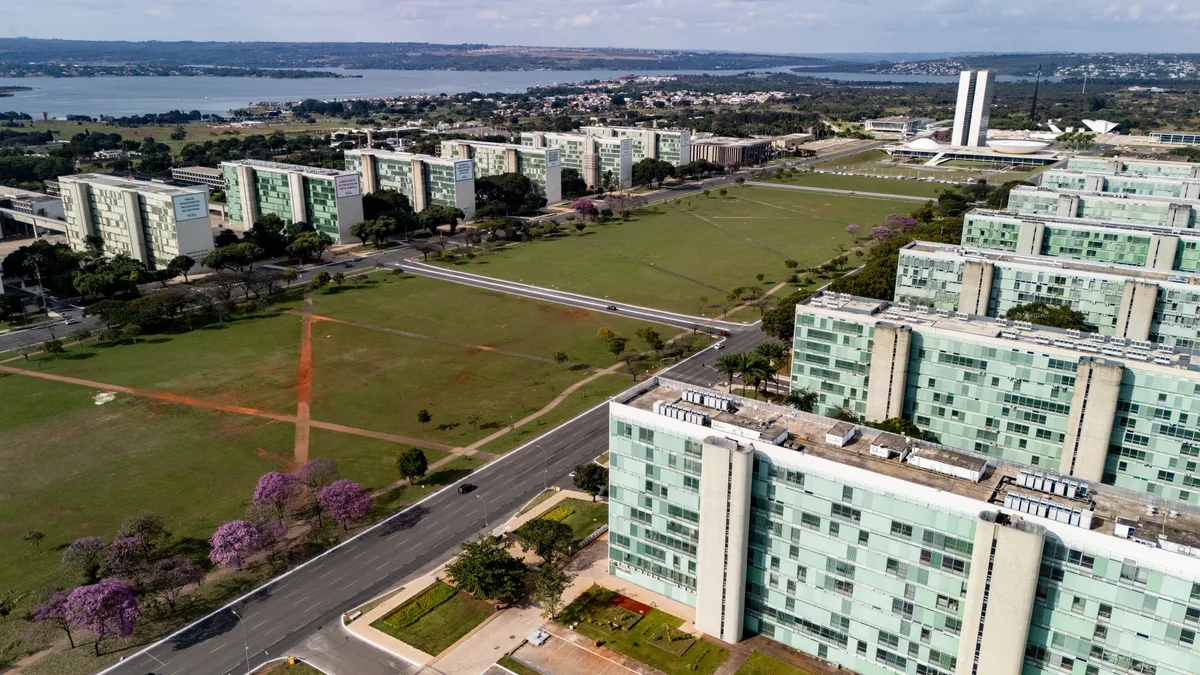 Dívida pública sobe a 82% do PIB em julho, maior proporção desde 2021