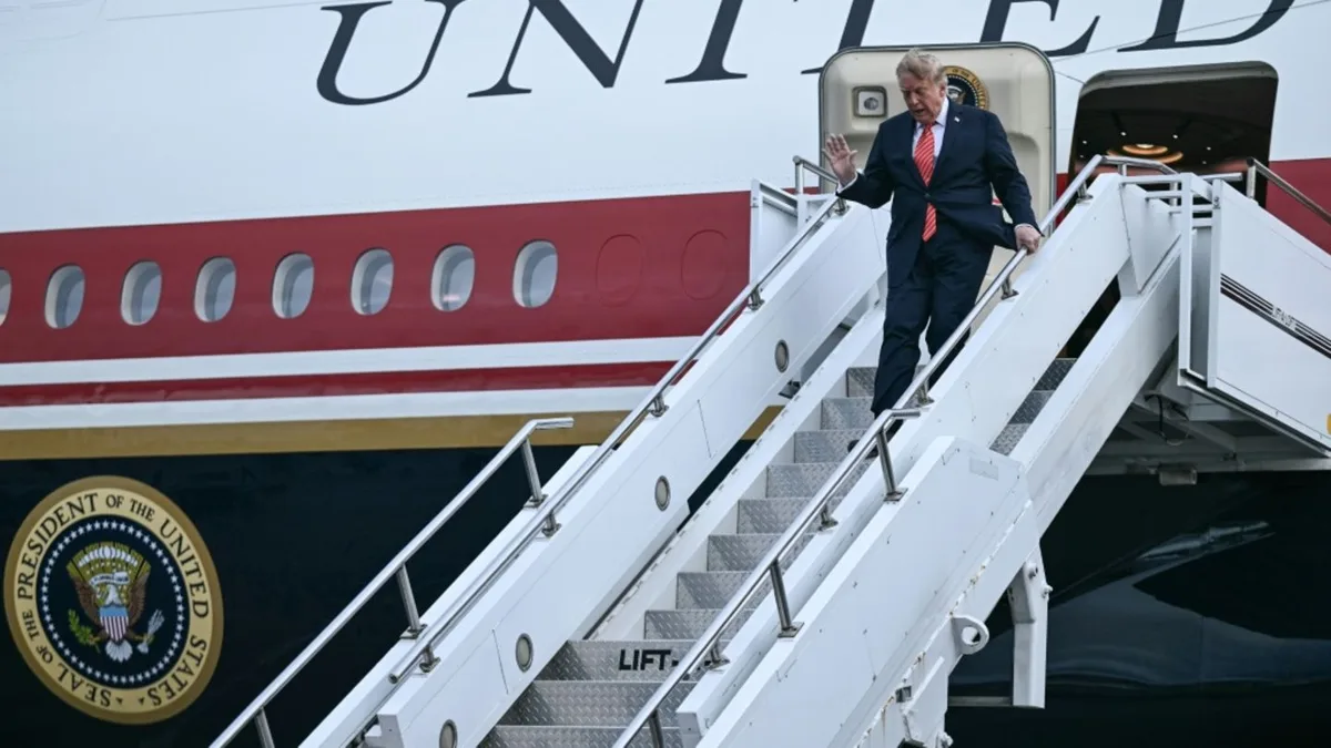 US-Präsident Trump zu zweitägigem Besuch in Irland eingetroffen