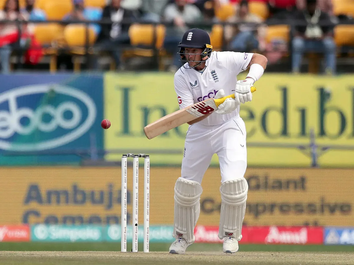 Eng vs Pak, Live: England look to tighten grip as Joe Root anchors the reply