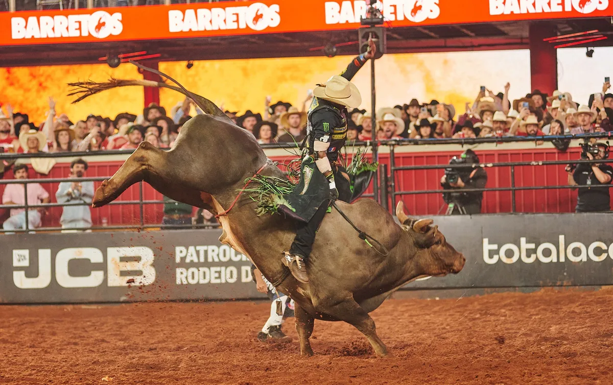 Campeão mundial da montaria em touros brilha na abertura do Rodeio Internacional de Barretos 2026