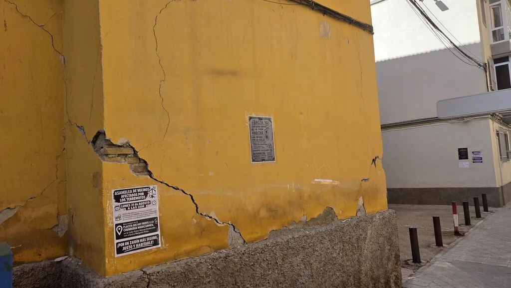 "Estadio reparado, barrio arruinado": tras un mes y 1.700 terremotos, más de 200 personas siguen fuera de su hogar en Granada