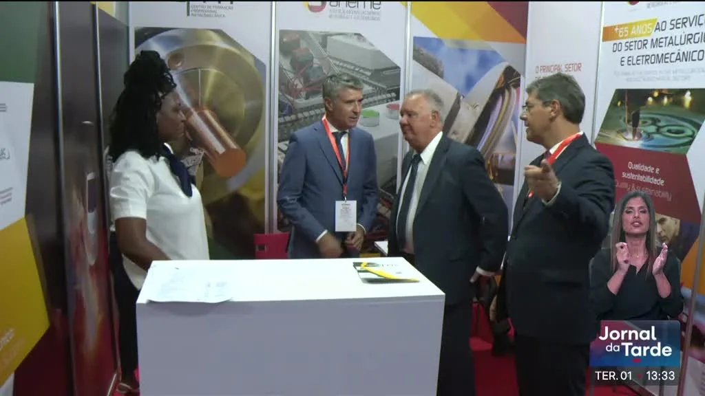Carneiro quer reforço das relações com Moçambique