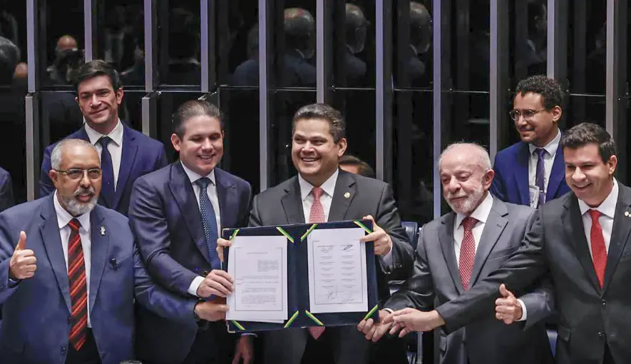 Congresso promulga fim da escala 6x1; nova jornada começa em 60 dias