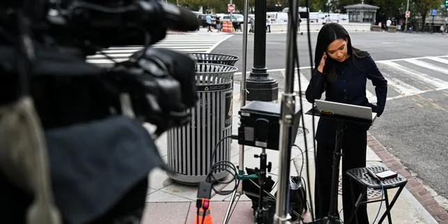 Les médias CNN, MS NOW et « Politico » poursuivent l’administration Trump après leur interdiction d’accès à la Maison Blanche