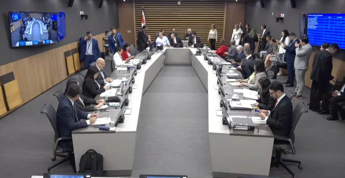 Asamblea Legislativa de Costa Rica activa protocolo contra diputado Fernando Obaldía por denuncias de acoso sexual