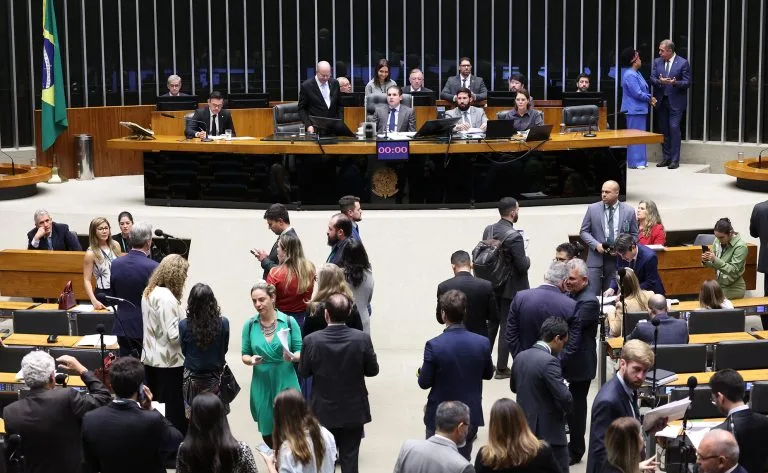 Confira estado de saúde de líder do PT que sofreu AVC em Brasília