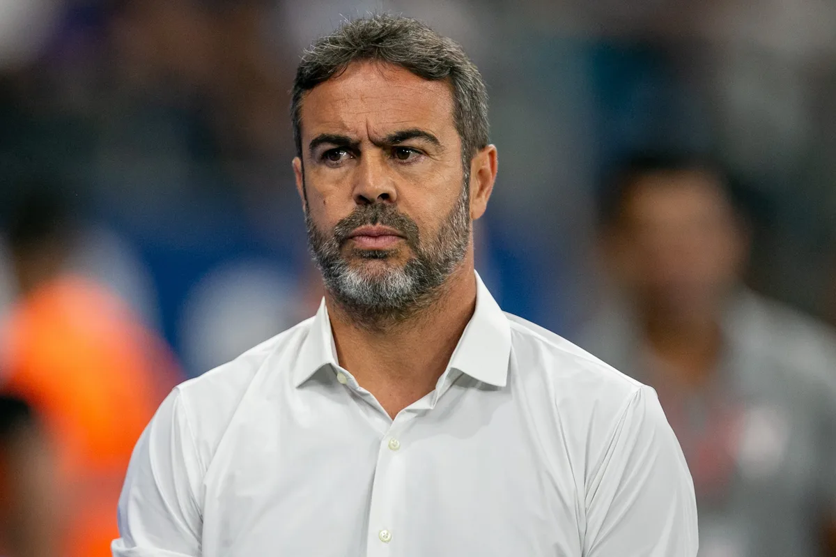 Artur Jorge revela reunião no Cruzeiro e se derrete por Matheus Pereira: "Melhor do Brasileiro"