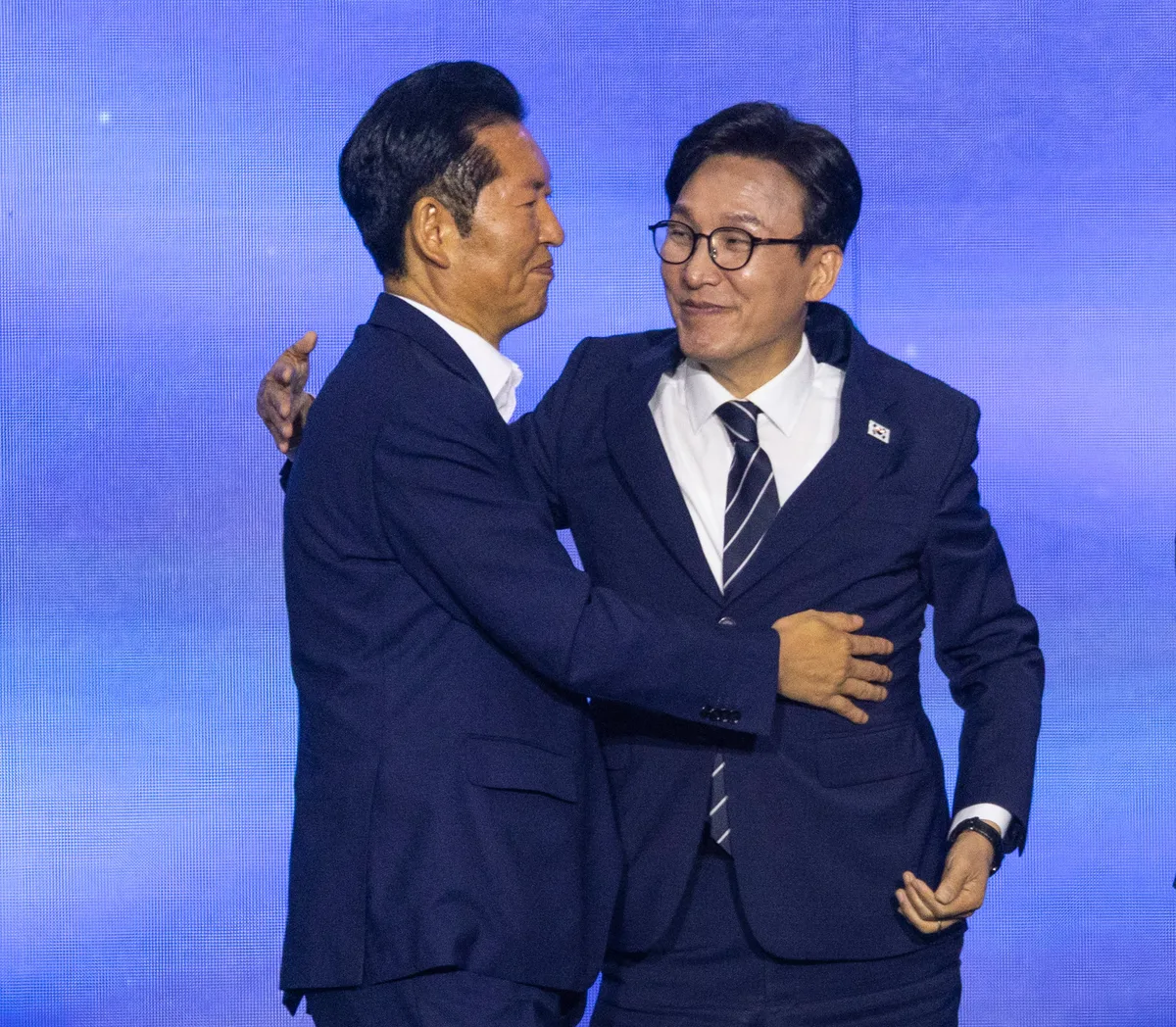 정청래 “나는 졌지만 지지자들은 이겼다” 최민희 “원팀 개념 바뀌어야”