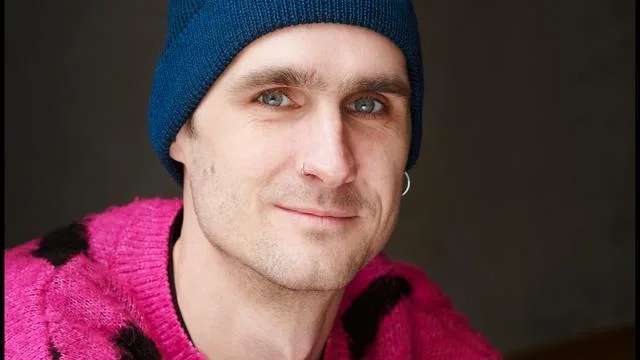 »Das richtige Leben des Alvaro Maderholz«: Ein Skispringer, ein Hochstapler und Nazijäger