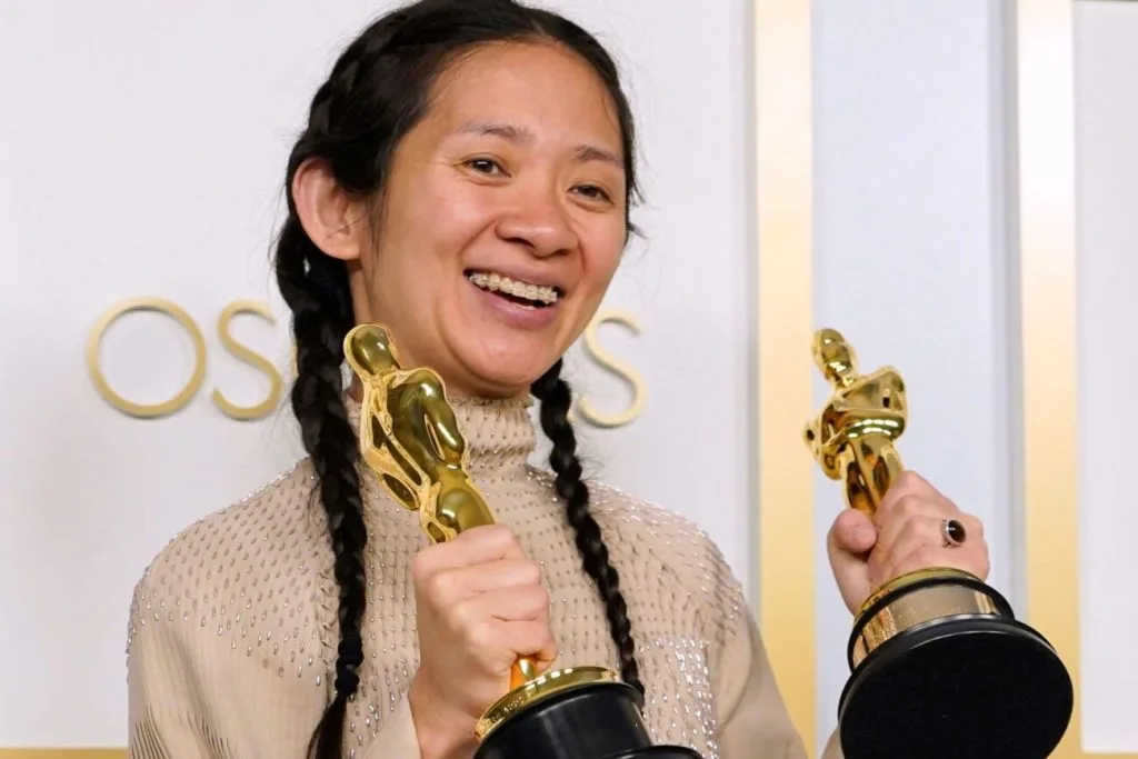 Diretora de ‘Eternos’, Chloé Zhao volta a DEFENDER os filmes de super-heróis