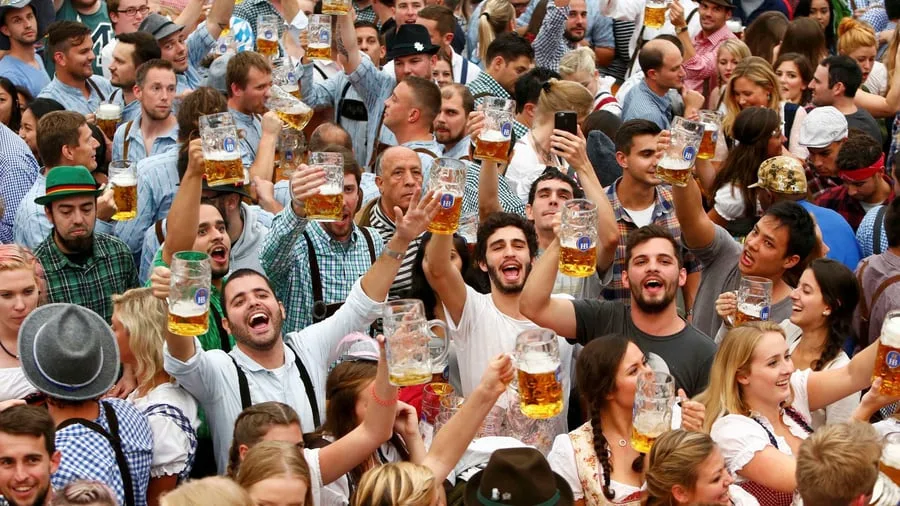 Oktoberfest 2026: „999 Euro für eine Nacht in der Besenkammer“