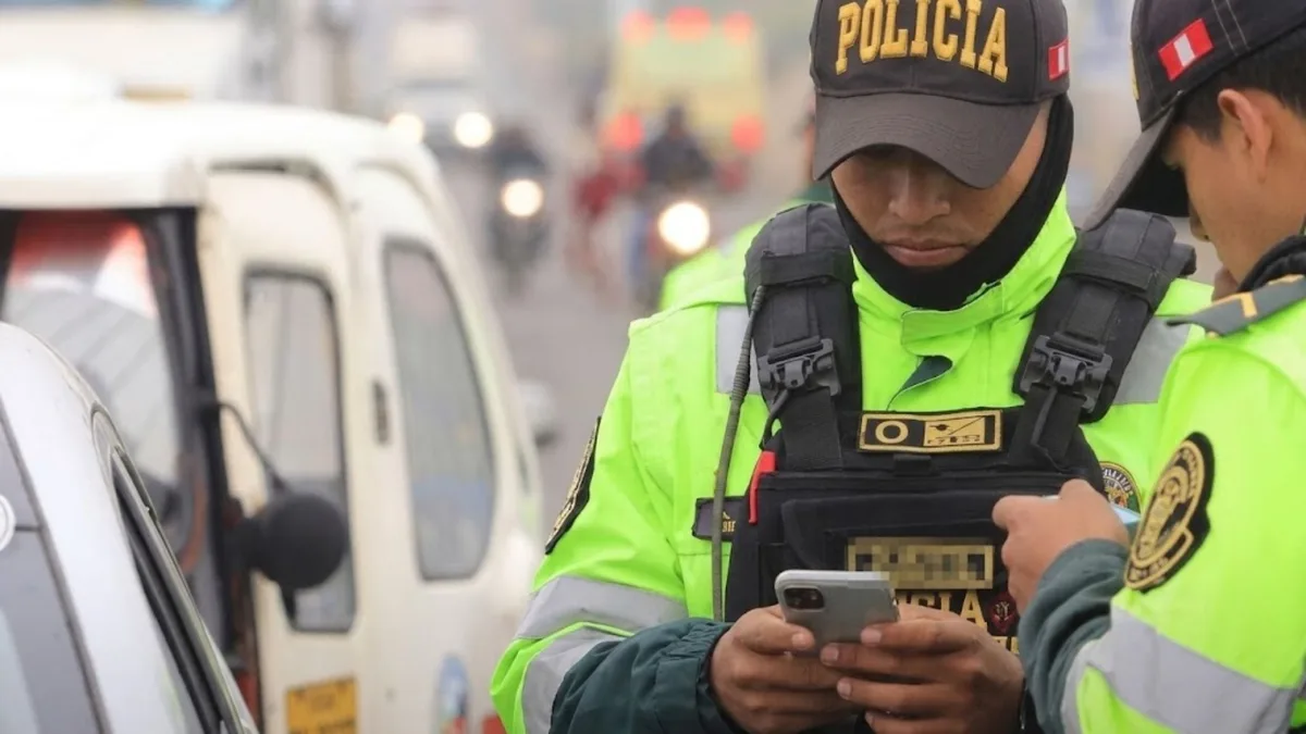 Policías no podrán usar sus celulares en operativos: nueva norma busca evitar filtraciones durante el estado de emergencia