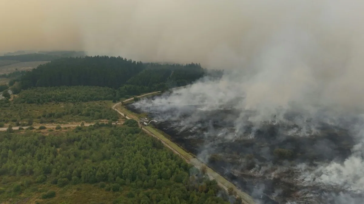 Feuer im Hohen Venn in Belgien nur noch 2,5 Kilometer von deutscher Grenze entfernt
