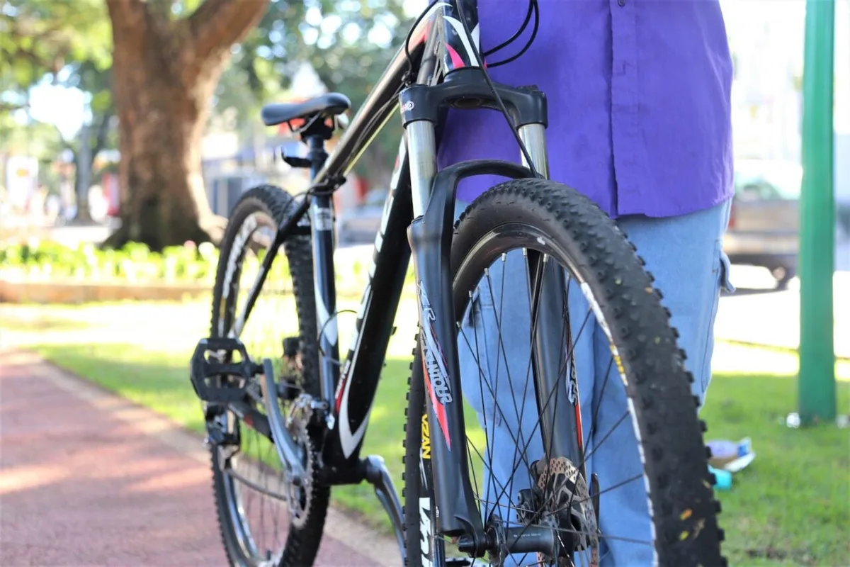 Cicloativistas em Curitiba fazem ato no Dia Mundial Sem Carro