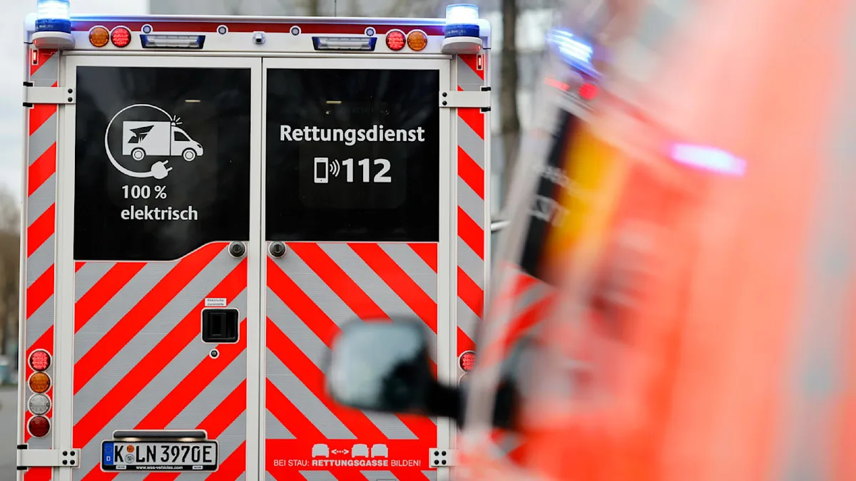 Auf Zebrastreifen - Fahranfänger (18) erfasst Mutter und Baby