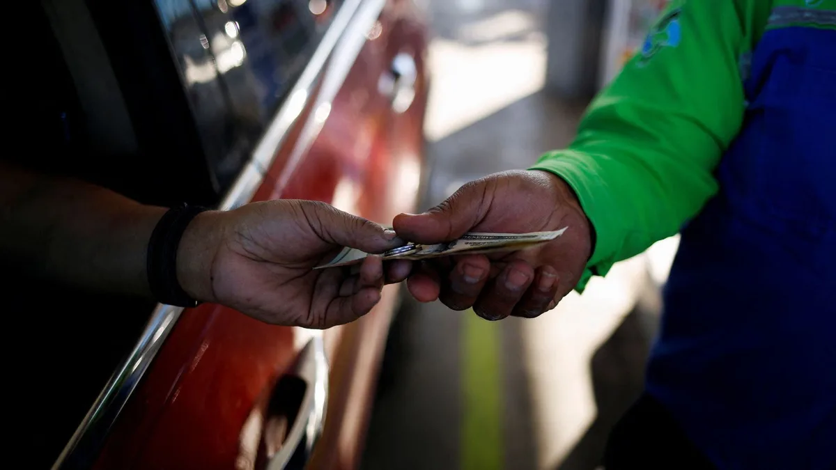 ¿Cuál es el precio de la gasolina hoy domingo 16 de agosto en Ciudad de México?