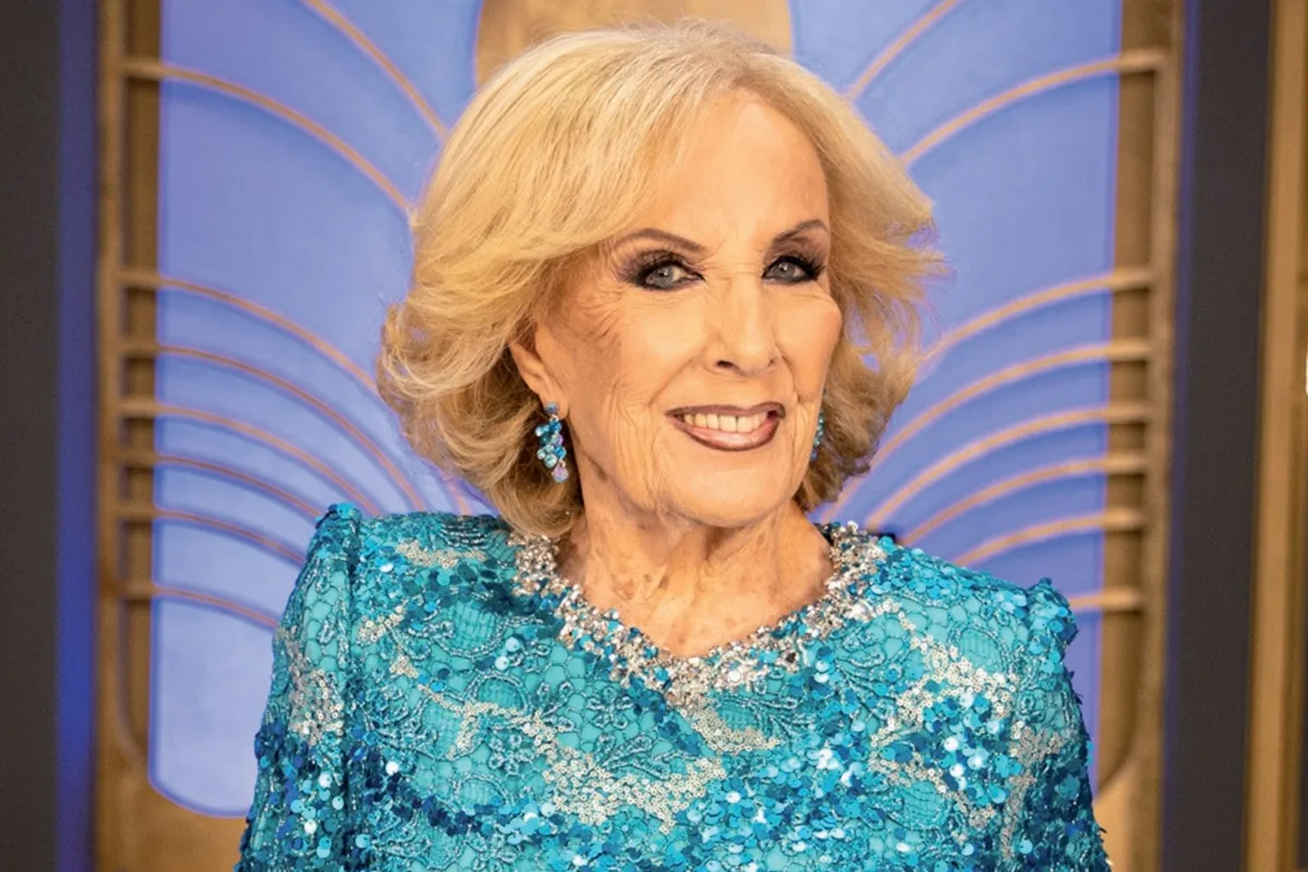 Mirtha Legrand publicó su primera foto en redes sociales tras ser dada de alta: “¡Muy feliz con mi familia!"
