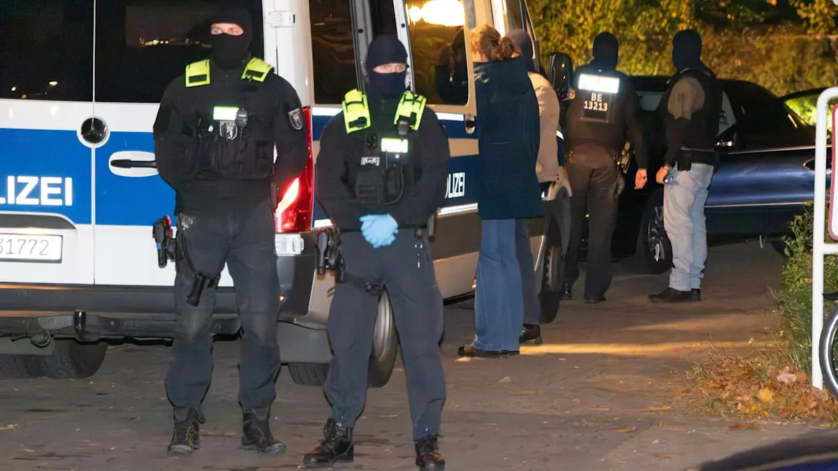 Polen vermutet Russland als Drahtzieher - In Berlin! Zwei Festnahmen nach Starlink-Feuer