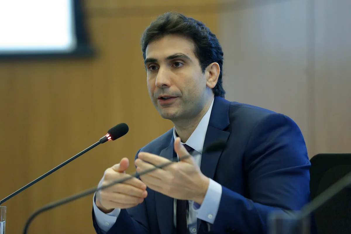BC está preocupado com ofertas 'agressivas e predatórias' de crédito, diz Galípolo