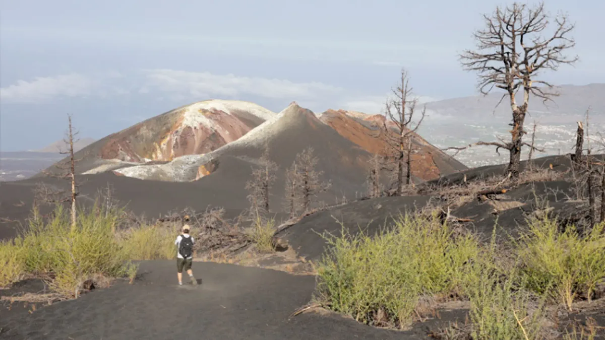 La ruta del volcán, el inesperado motor económico para La Palma: "Es un equilibrio justo entre una visita cultural y deportiva"