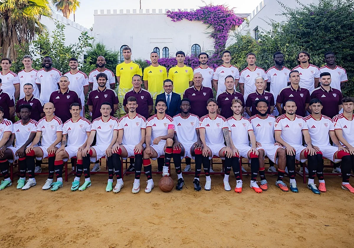 El Sevilla FC homenajea a la Generación del 27 en su foto oficial