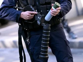 Blocus des lycées : l’adolescent de Lens qui a eu la main arrachée se serait « emparé » de la grenade qui a explosé