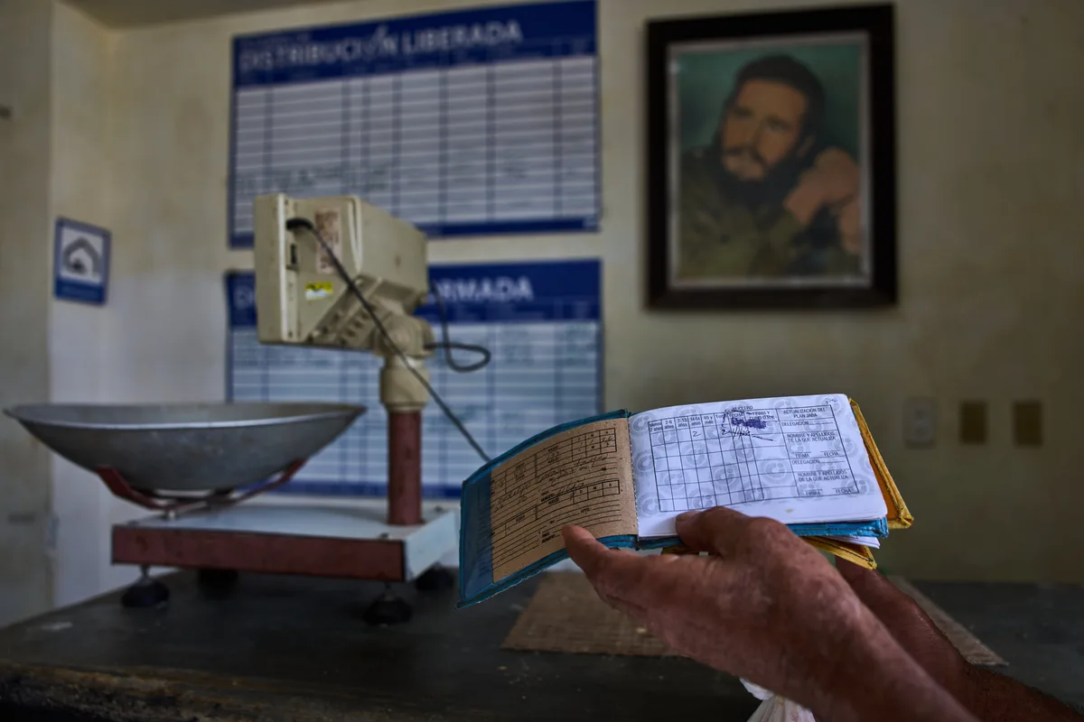 Libreta de abastecimiento en Cuba en 2026: 64 años de racionamiento, dos fechas fundacionales y la red de Oficodas que aún ordena la mesa