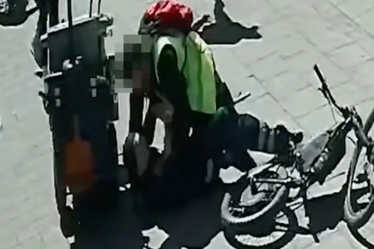 Moment police disguised as food delivery driver and street cleaner pounce on knife suspect