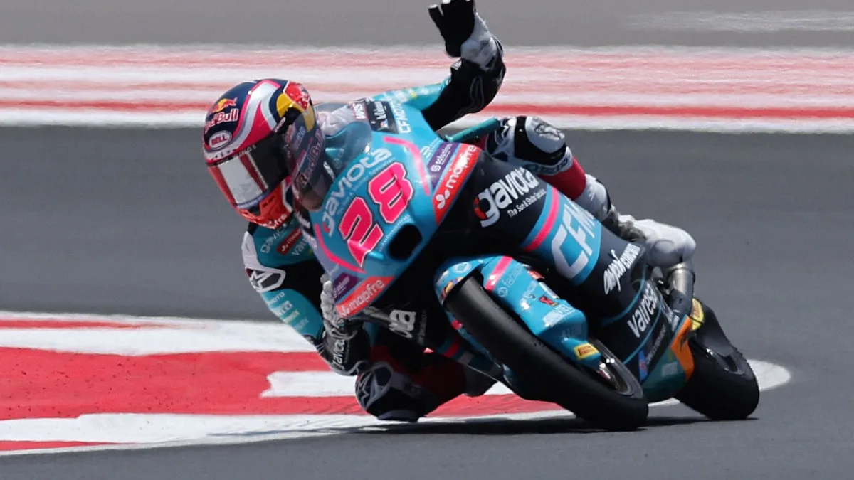 Máximo Quiles vence en Indonesia y se proclama campeón del mundo de Moto3