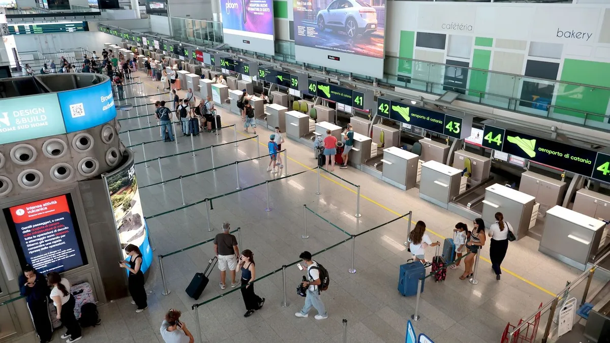 Vulkan: Wegen Ätna-Asche weniger Landungen am Flughafen von Catania