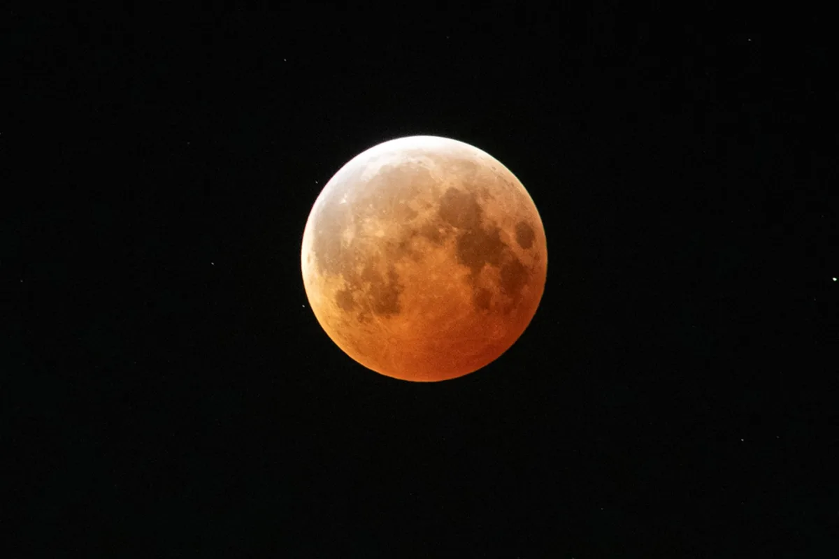 Cómo es el eclipse lunar de agosto 2026: llega a la noche del jueves a la Argentina