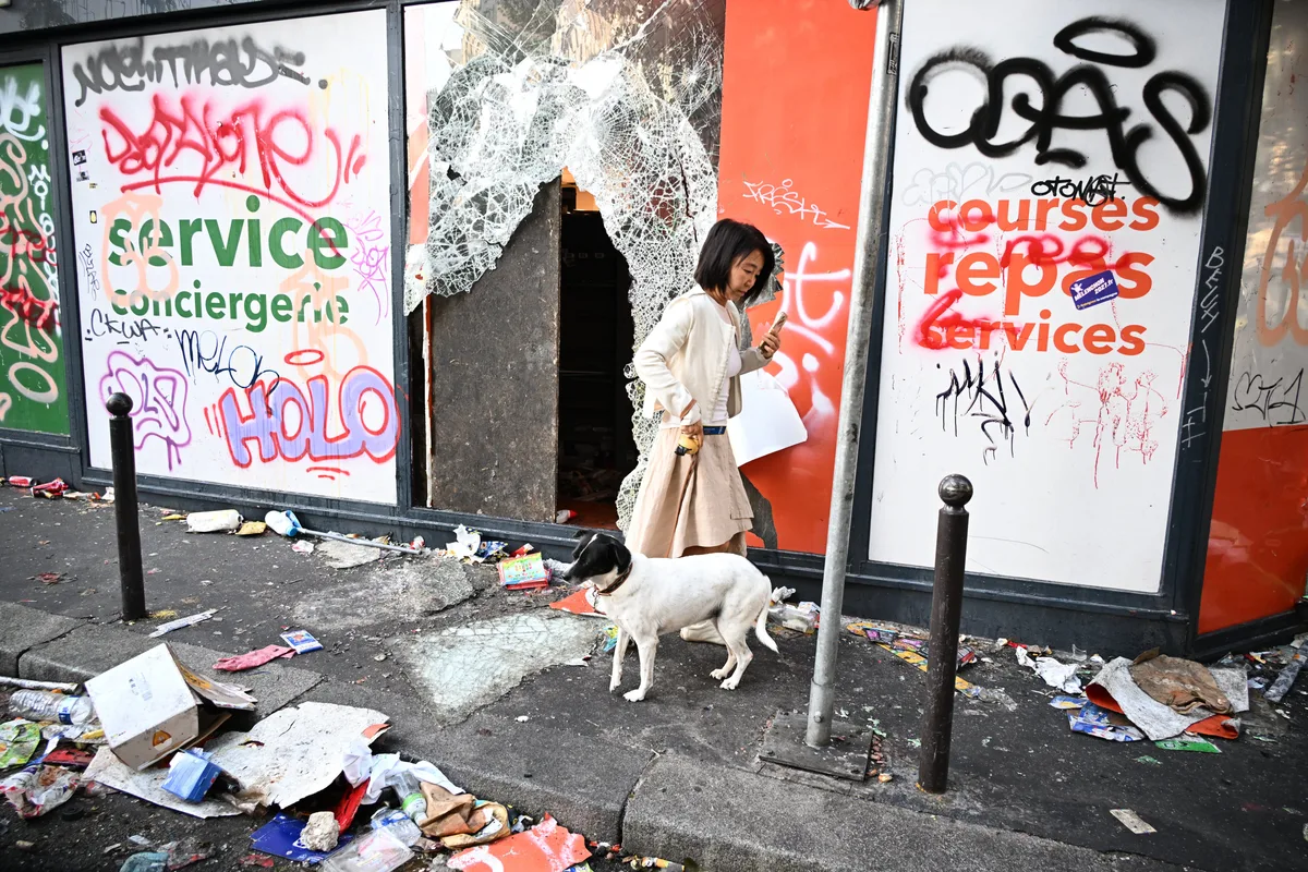 Las imágenes de los destrozos en Francia tras las protestas y los saqueos