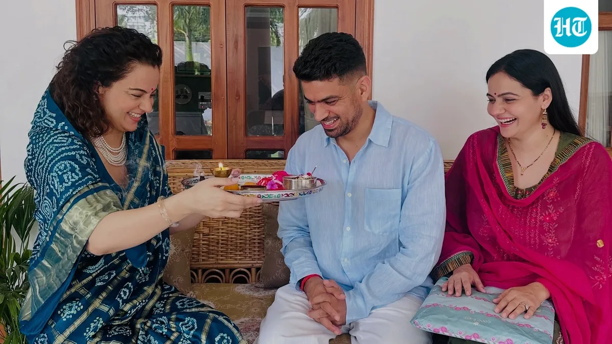 After criticising Kriti Sanon's ad outfit, Kangana Ranaut shares celebrates Raksha Bandhan in a saree