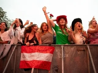 Un soir hip-hop, une nuit électro, un week-end rock : pourquoi des festivals thématisent chacune de leurs journées