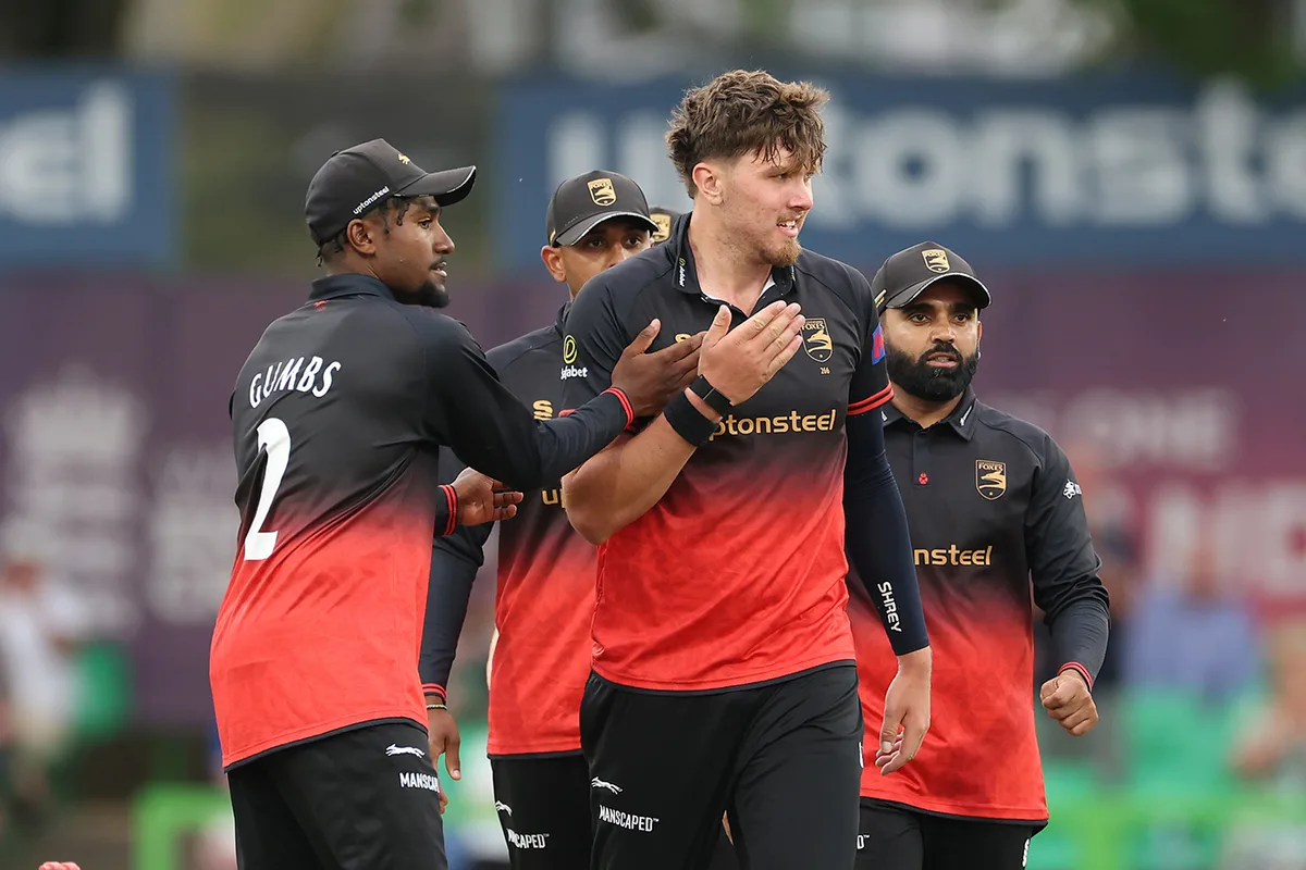 Shaikh, Green send Leicestershire into final