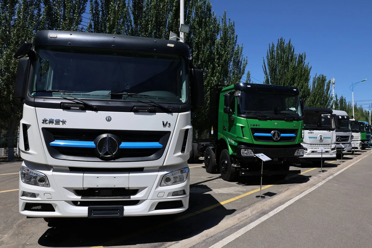 China impulsiona vendas globais de caminhões e ônibus elétricos