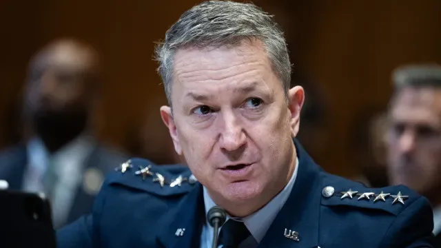 Conselheiro de Trump quer tropas preparadas para combater em redor da Lua