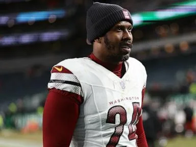 Von Miller is set to join his hometown Dallas Cowboys after agreeing to 1-year deal