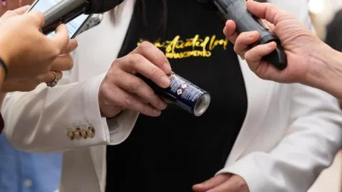 El suceso del spray pimienta de una diputada del PP en el Congreso deja a una trabajadora de baja "por intoxicación"