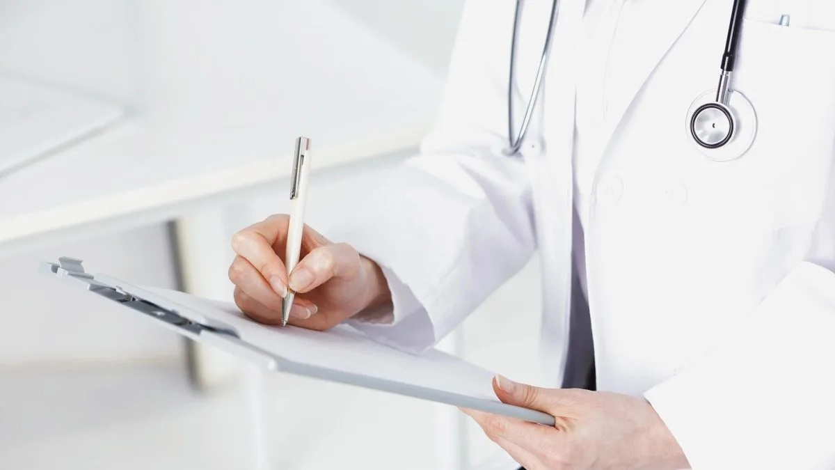 Senado aprova Enamed para estudantes de medicina; exame terá 3 etapas e será exigido para obter registro profissional