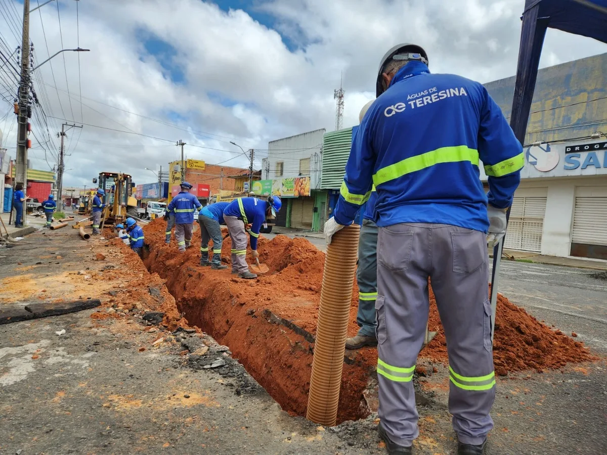 Ruas de bairros das Zonas Norte e Sul são interditadas para reparos em rede de esgoto de Teresina; veja lista