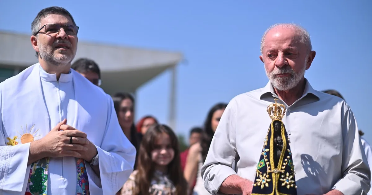 A 15 días del balotaje en Brasil, los candidatos rezan a la Virgen y la Corte autoriza a Bolsonaro a visitar a su padre