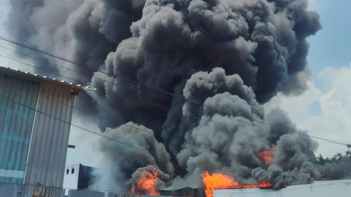 Warehouse storing plastic products gutted at Veerakeralam in Coimbatore