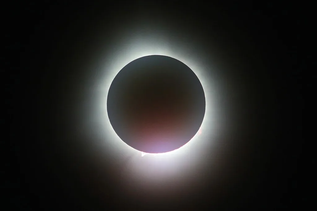 Quais lugares do mundo verão o eclipse solar total nesta quarta-feira (12)? E quando o Brasil terá um?
