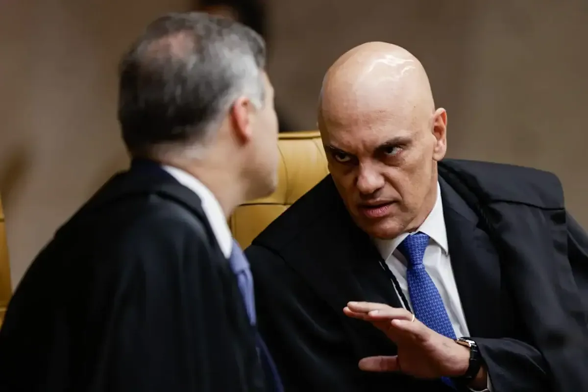 Moraes e Mendonça batem boca durante julgamento no STF; assista