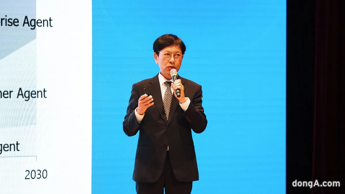 HBM 넘어 3D D램·HBF로…SK하이닉스, AI 병목 깰 ‘메모리 계층’ 재편
