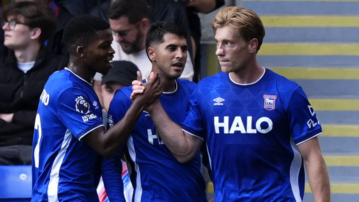 Late Ipswich comeback sinks 10-man Palace